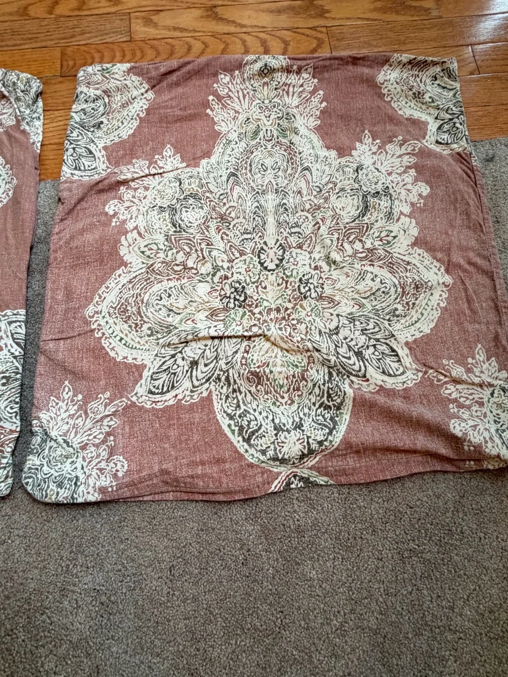 Set of 2 pottery barn 24 x 24 square pillow covers rust orange medallion zip